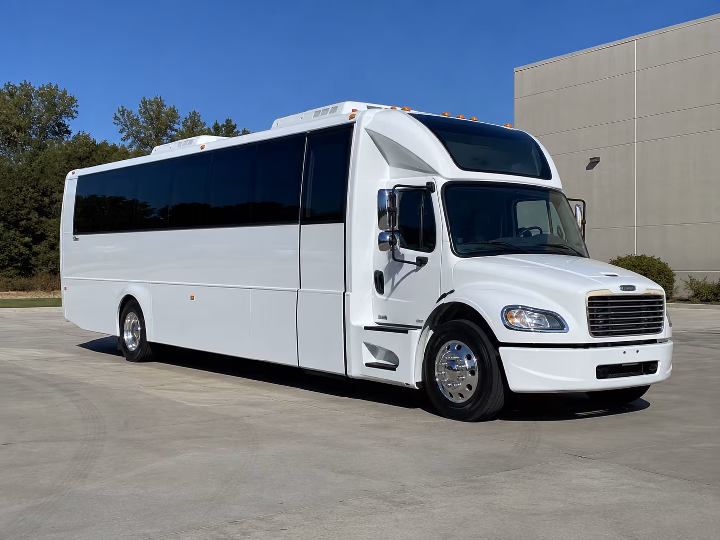 national city 28 passenger party bus